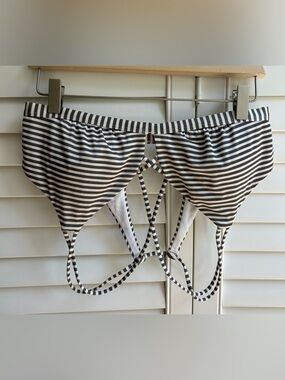 Athleta Aqualuxe Strappy Striped Bikini Top, grey and pearl white, size medium